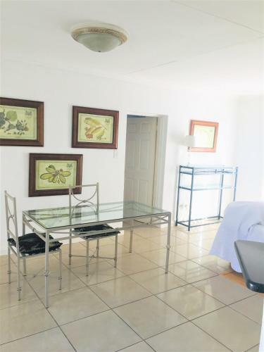 Hostal The Apartments