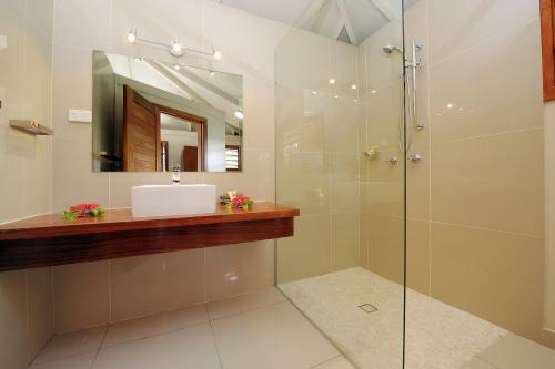 Hotel Erakor Island Resort & Spa