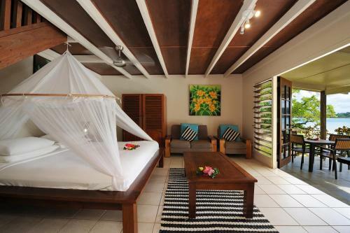Hotel Erakor Island Resort & Spa