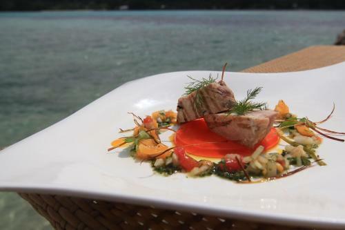 Hotel Erakor Island Resort & Spa