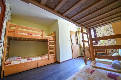 San Art Floating Hostel & Apartments