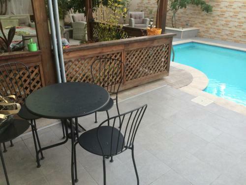 Two Bedroom Apartment With Patio And Pool