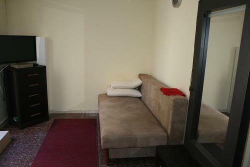 Two Bedroom Apartment With Patio And Pool