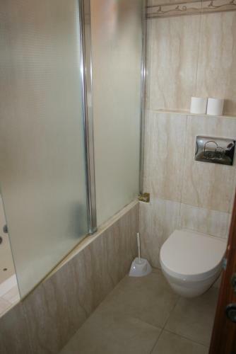 Two Bedroom Apartment With Patio And Pool