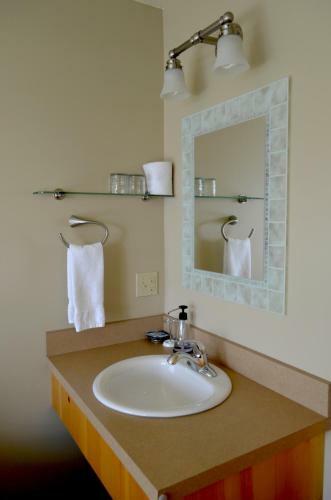 Bay Ave Bed And Breakfast Inn
