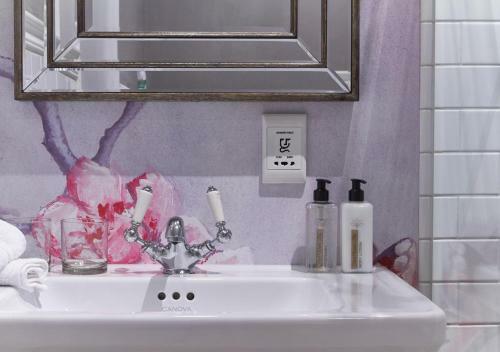 Hostal Parkes Manor