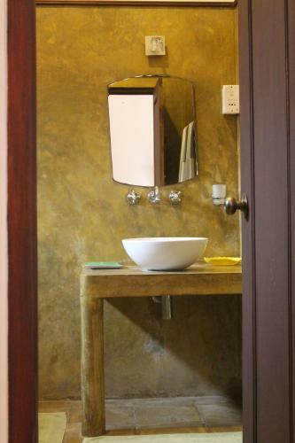Solomon Beach Hotel