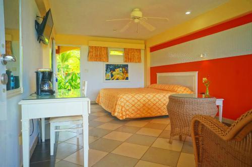 Hotel Las Olas Beach Resort