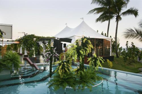 Hotel Las Olas Beach Resort
