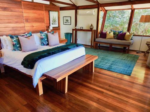 Makakatana Bay Lodge