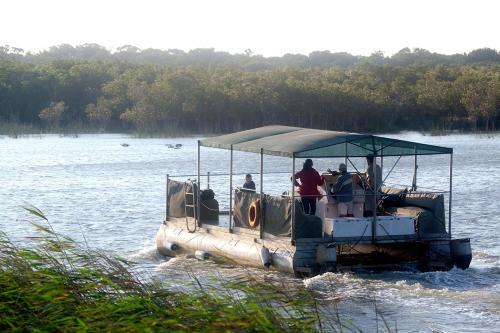 Makakatana Bay Lodge