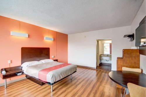 Motel 6 Somerset