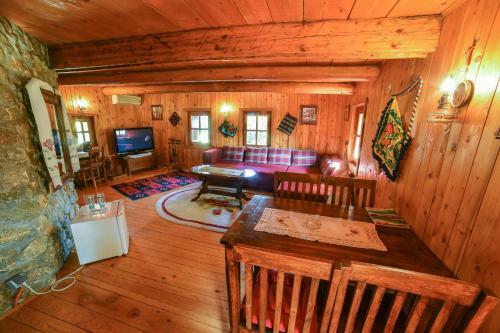 Ethno Village Stanisici & Hotel Pirg