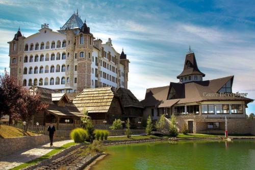 Ethno Village Stanisici & Hotel Pirg