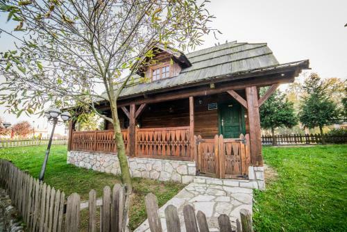 Ethno Village Stanisici & Hotel Pirg