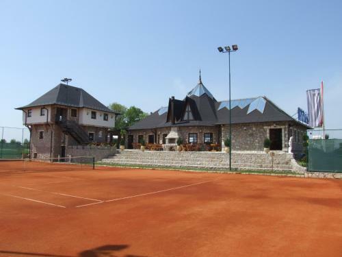 Ethno Village Stanisici & Hotel Pirg