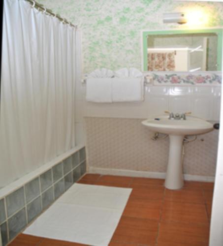 Hostal Palm Bay Guest House & Restaurant