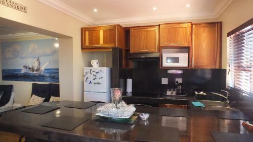 Hostal White Shark Guest House
