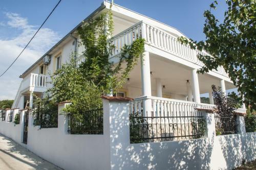 Axenia Hotel