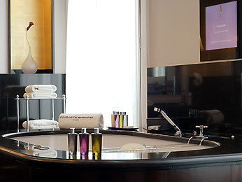 Fouquet's Barriere Hotel