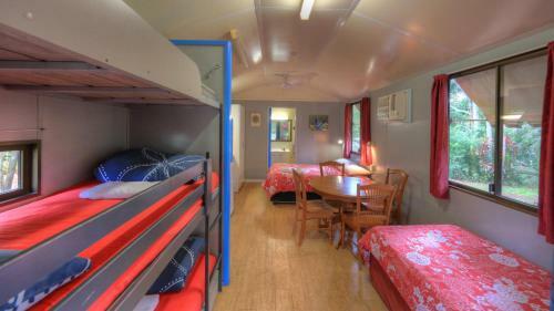 Lake Eacham Tourist Park & Cabins