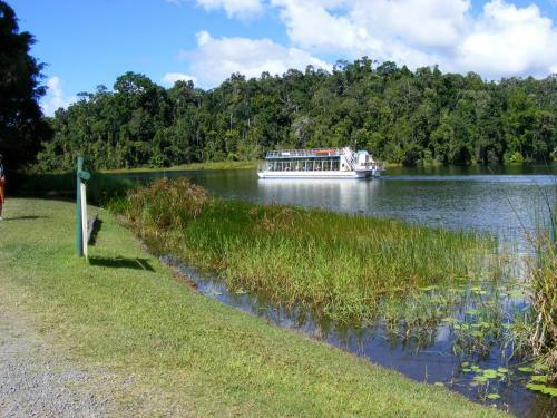 Lake Eacham Tourist Park & Cabins