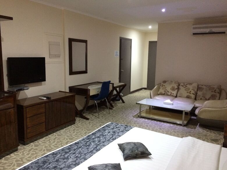 Imperial Suites Hotel