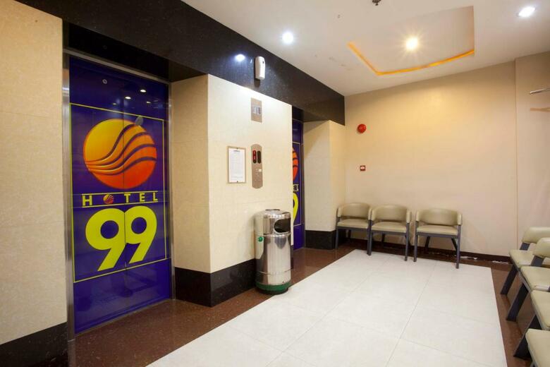 Hotel 99