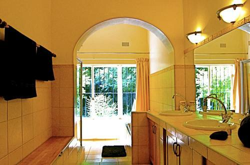 Hostal Village Green Guest House