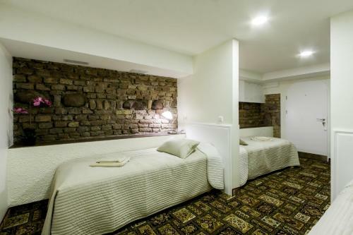 Real House Apartments