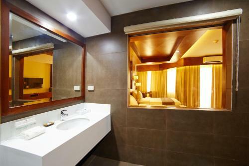 Hotel Cebu White Sands Resort And Spa