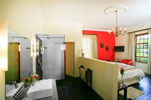 Hostal 4-heaven Guest House
