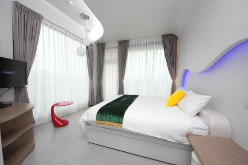 Follow Me Designed B&B