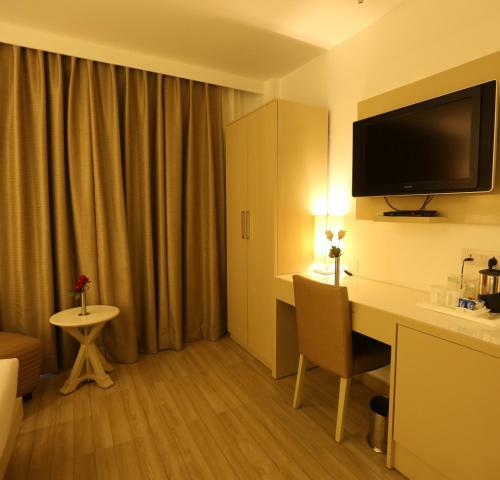 Hotel Shanti Palace West