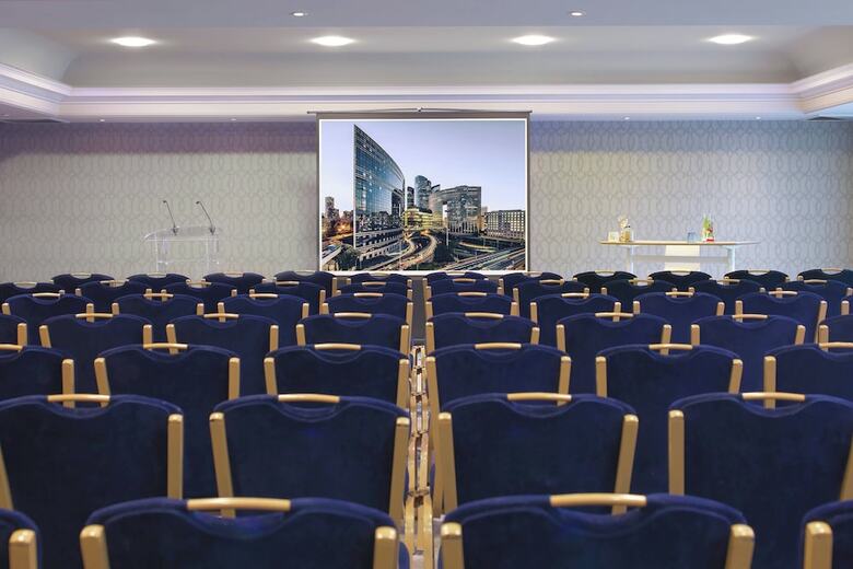 Hotel Renaissance Paris La Defense