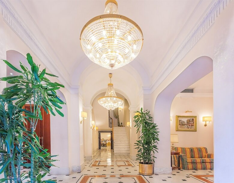 Hotel Lux
