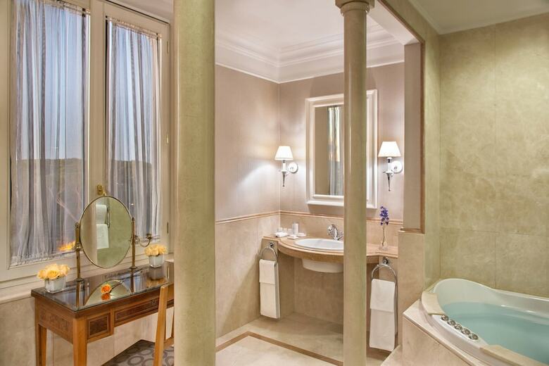 Hotel Marriott Grand Flora
