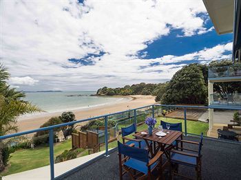 By The Bay Beachfront Apartments