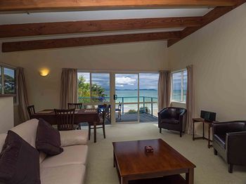 By The Bay Beachfront Apartments