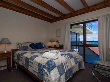 By The Bay Beachfront Apartments