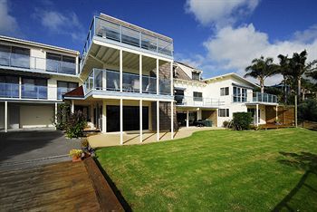 By The Bay Beachfront Apartments