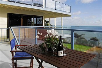 By The Bay Beachfront Apartments