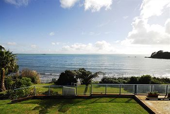 By The Bay Beachfront Apartments