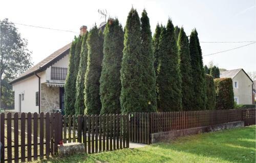 Holiday Home Almos U.-balatonber�ny