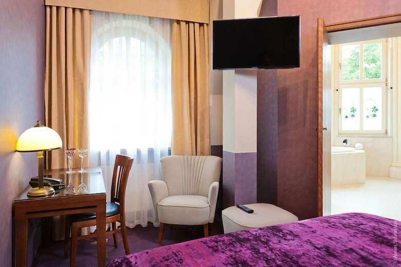 Grape Hotel