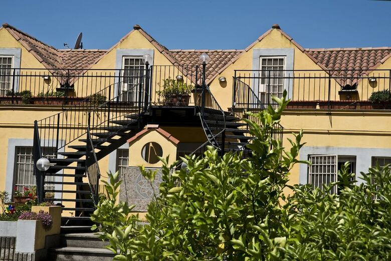 Hostal Agriturismo Il Casale Delle Ginestre