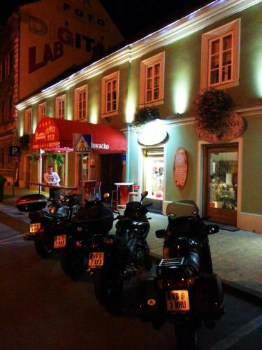 Hostal Rooms ?u ?u