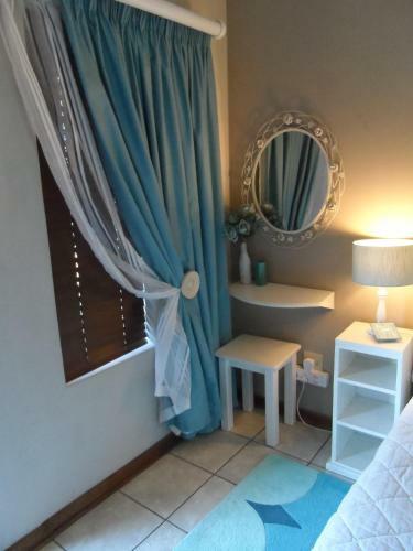 Hostal A Cherry Lane Self Catering And B&B