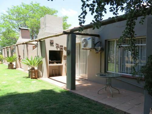 Hostal A Cherry Lane Self Catering And B&B