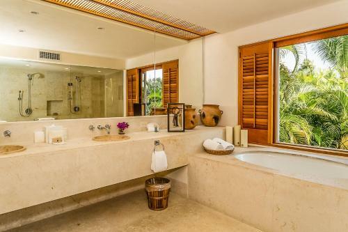 Villa Avanti - Inside Four Seasons Punta Mita
